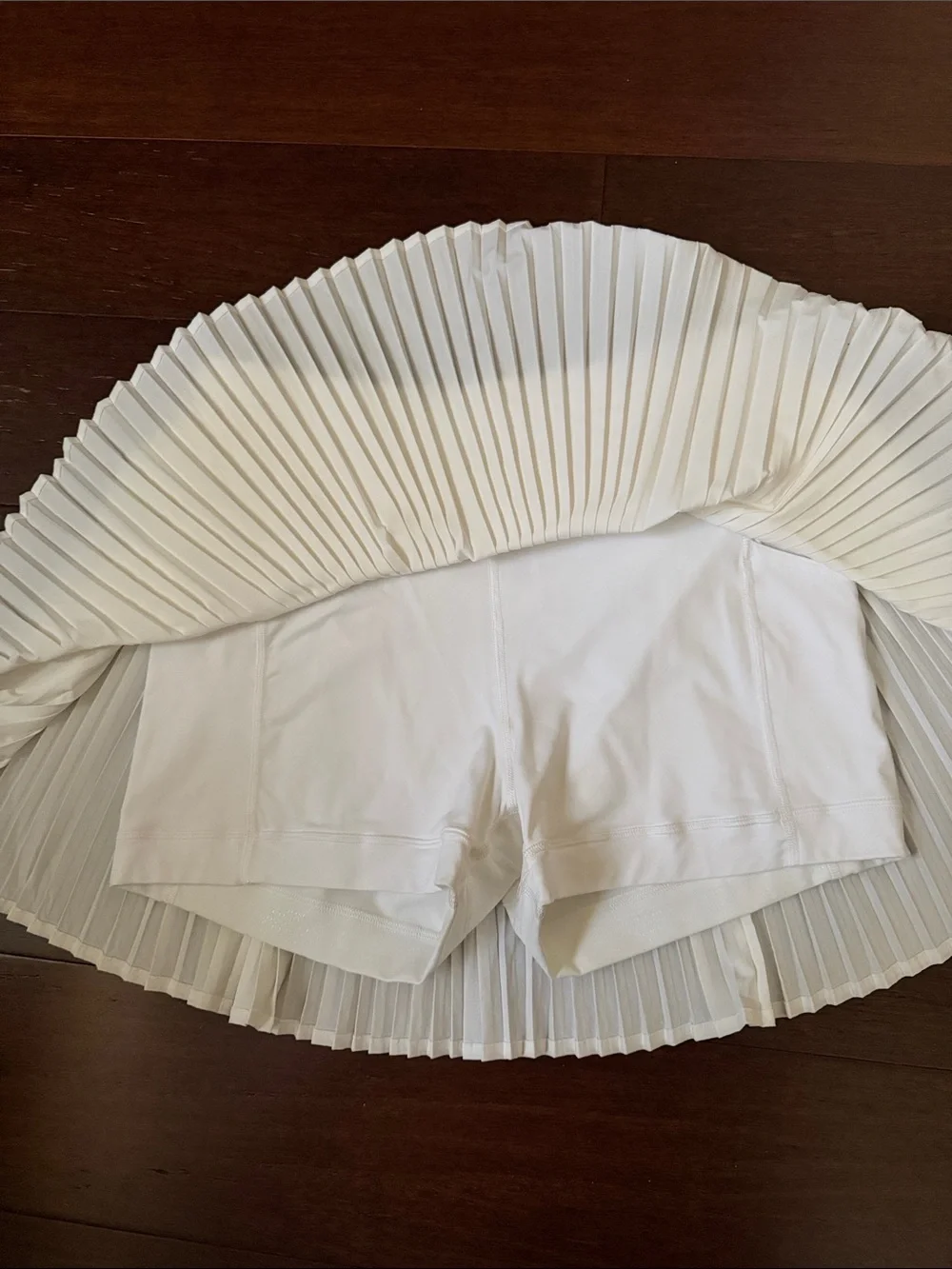 lululemon athletica lightweight pleated
